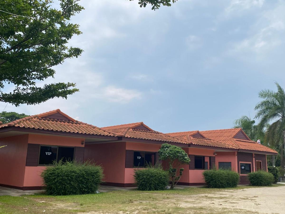 โพธิ์ทองริมทุ่ง Pothong Rimtung Hotel Fang Exterior foto