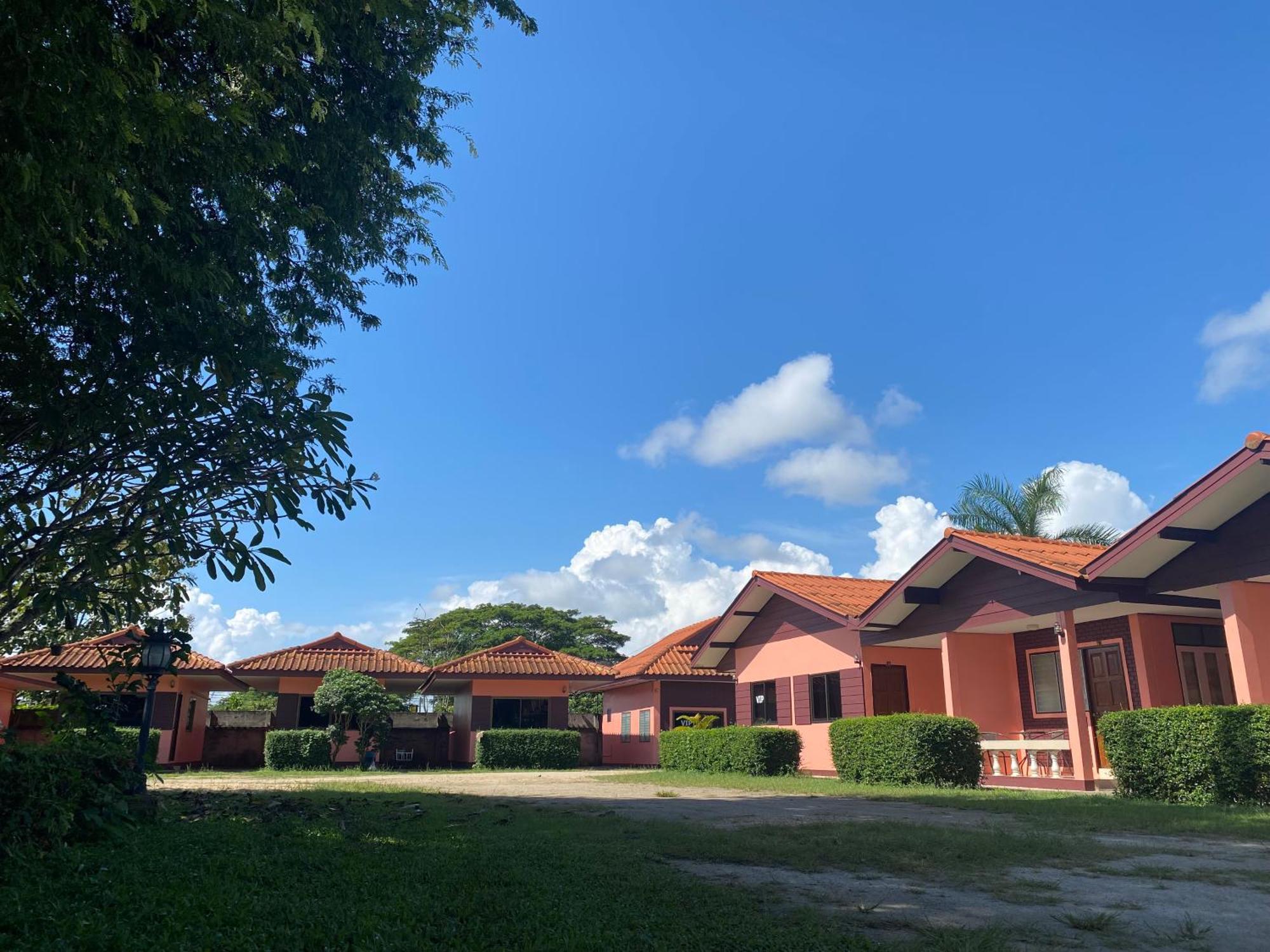 โพธิ์ทองริมทุ่ง Pothong Rimtung Hotel Fang Exterior foto