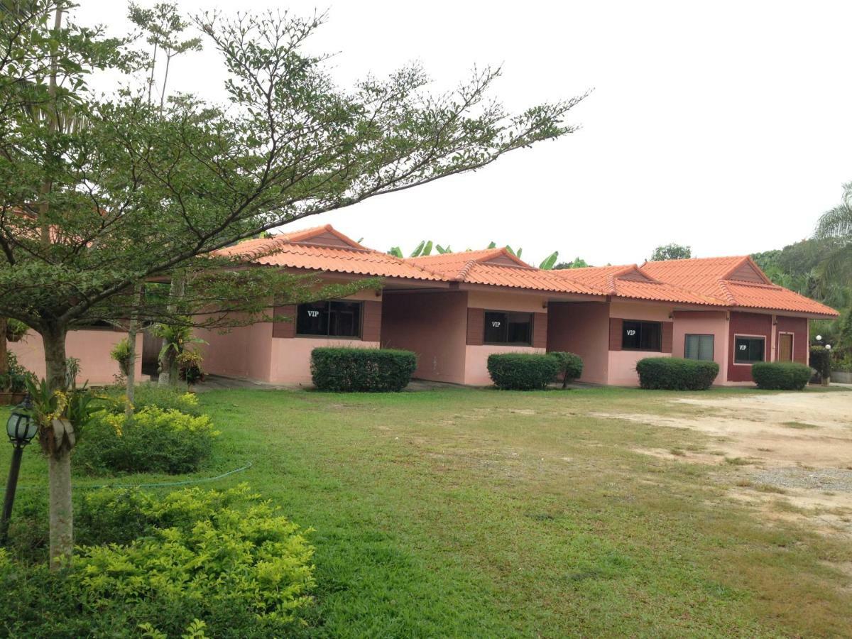 โพธิ์ทองริมทุ่ง Pothong Rimtung Hotel Fang Exterior foto