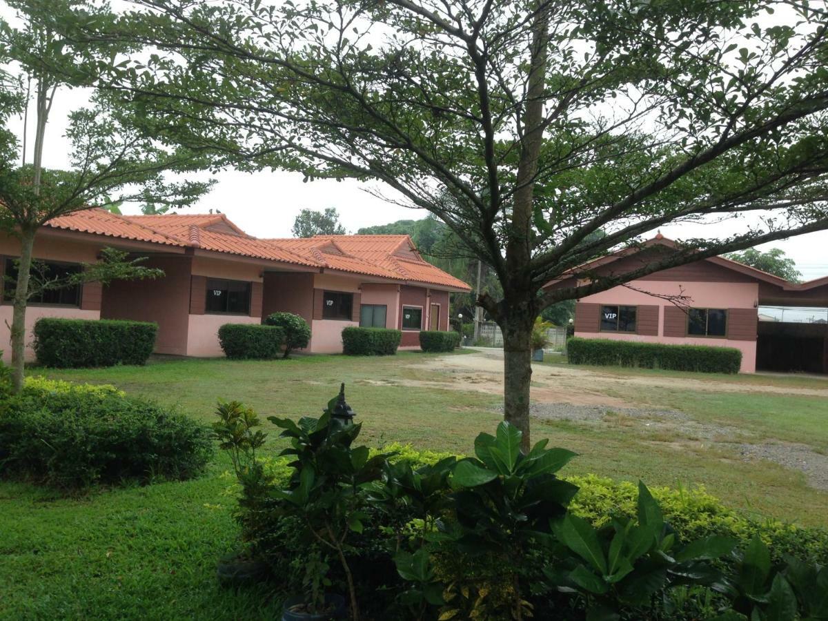 โพธิ์ทองริมทุ่ง Pothong Rimtung Hotel Fang Exterior foto
